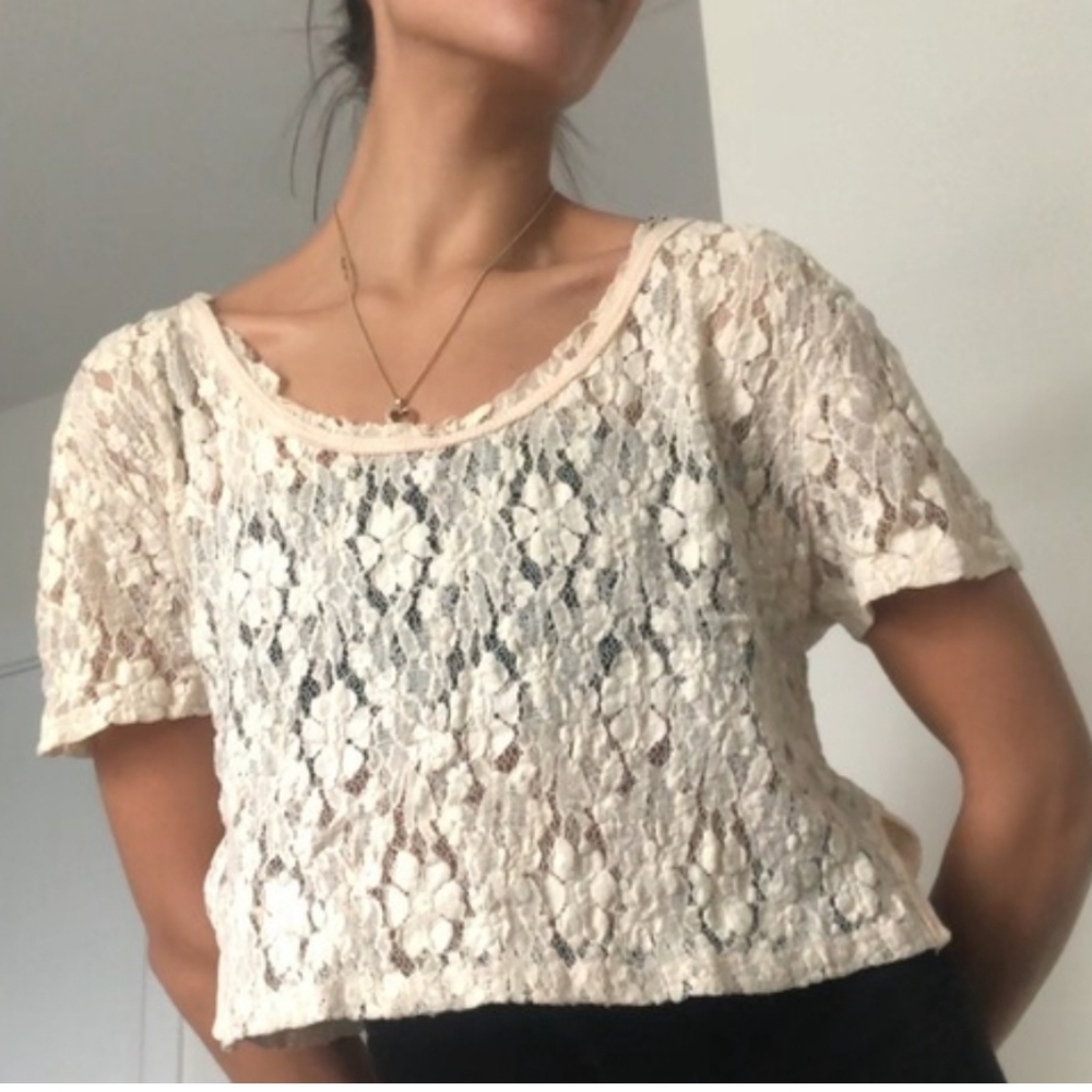 PINS and NEEDLES BY ANTHROPOLOGIE LACE CROP TOP 🌟 - Picture 4 of 9